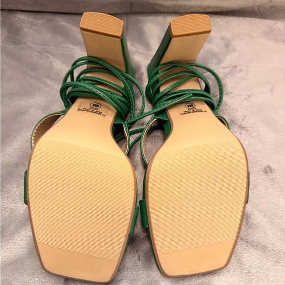 Heart in D Emerald Green Lace-Up Square Toe Heels/Sandals Size 9 - Picture 5 of 8